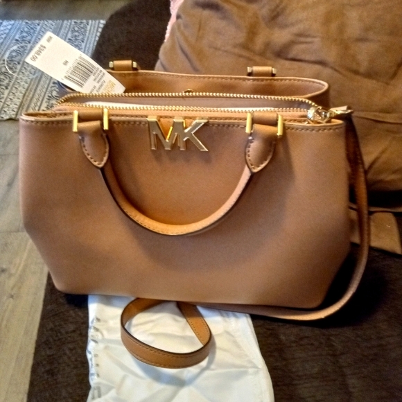 NWT MICHAEL KORS SATCHEL CROSSBODY.... GORGEOUS AND ROOMY - Picture 1 of 8